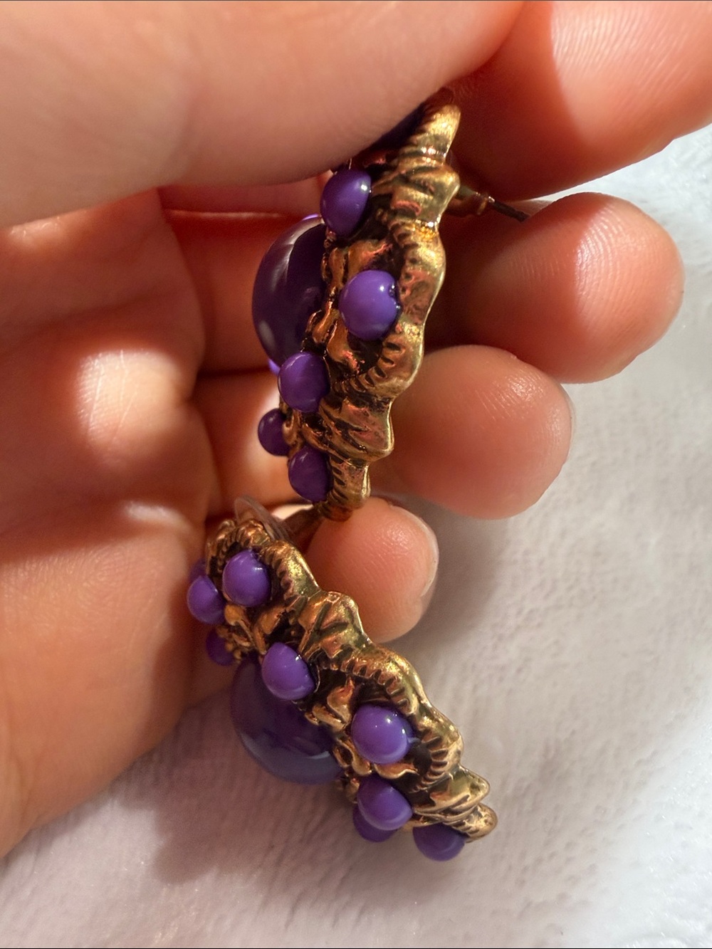 Gold-Tone Filigree Brooch Pair with Purple Cabochons - Picture 4 of 5